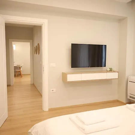 Elegant Near Wilson Square 티라나