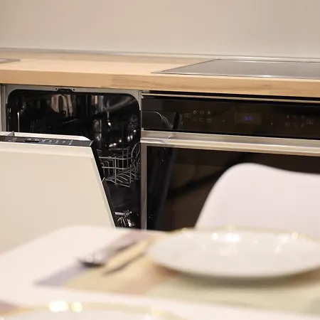 Elegant Near Wilson Square Daire