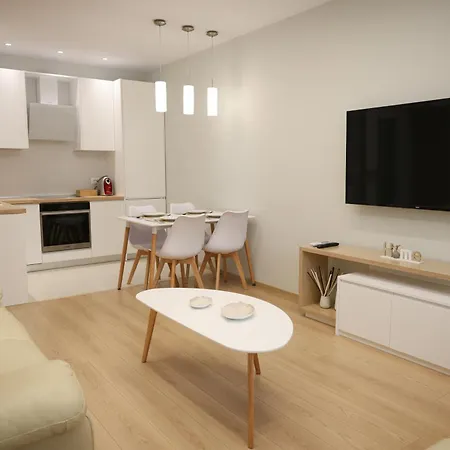 Elegant Near Wilson Square 티라나