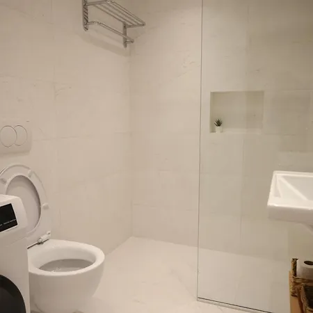 아파트 Elegant Near Wilson Square 티라나