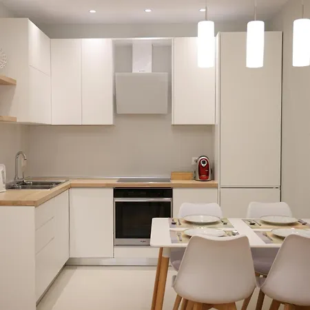 Apartment Elegant Near Wilson Square Tirana