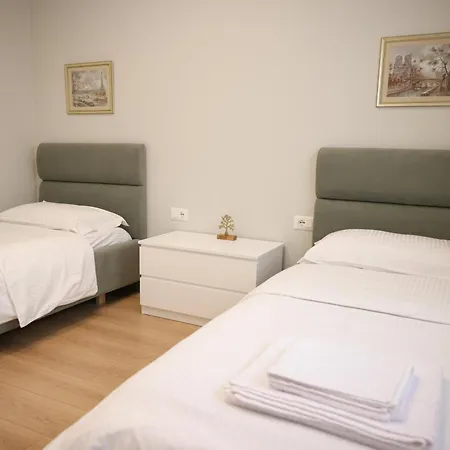 Elegant Near Wilson Square * Tiran